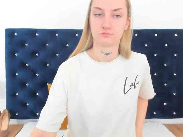 AlexaKisses webcam