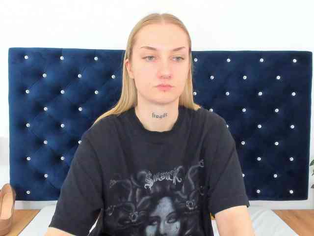 AlexaKisses webcam