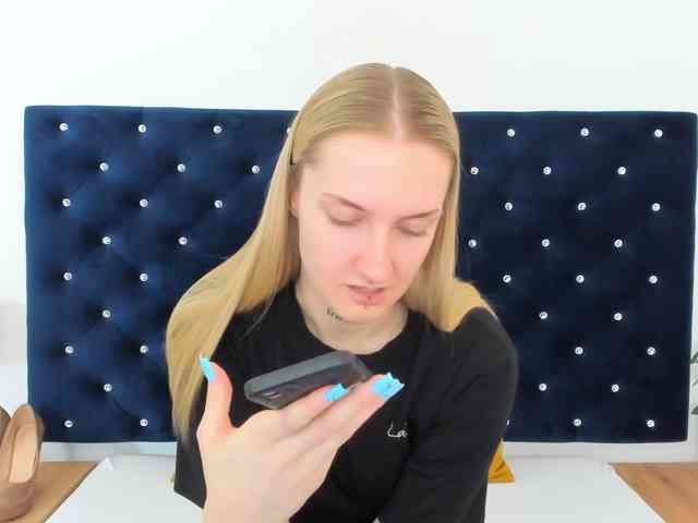 AlexaKisses webcam