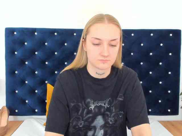 AlexaKisses webcam