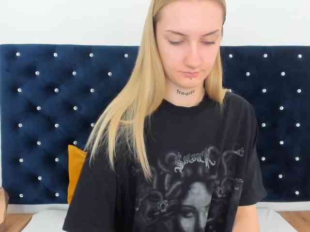 AlexaKisses