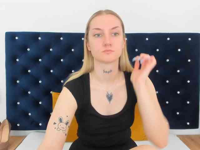 AlexaKisses webcam