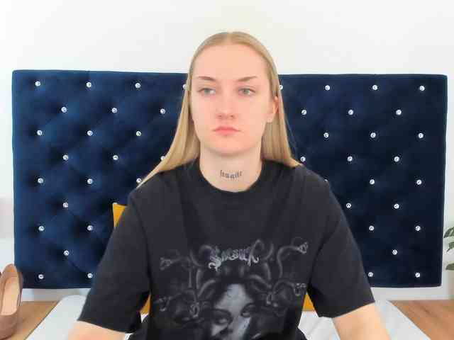 AlexaKisses webcam