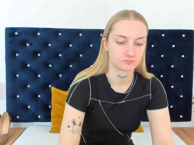 AlexaKisses webcam