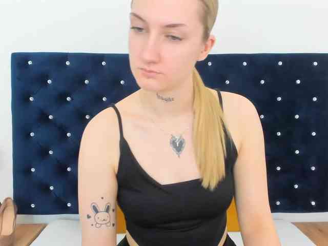 AlexaKisses webcam