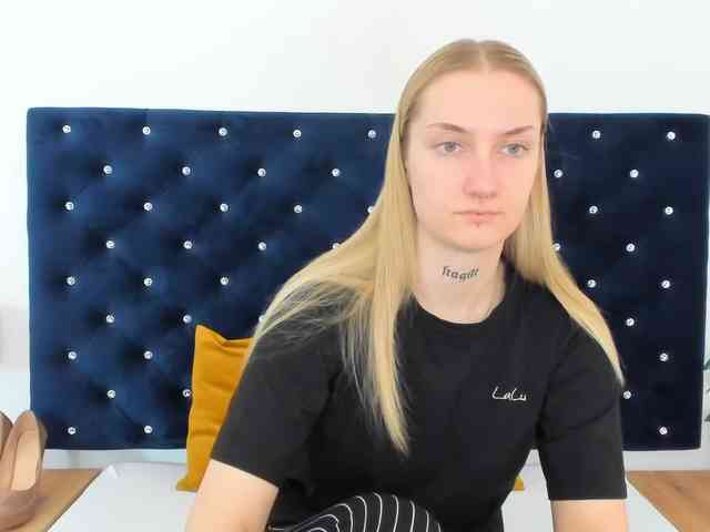 AlexaKisses webcam