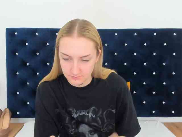 AlexaKisses webcam