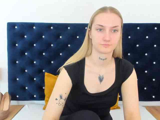 AlexaKisses