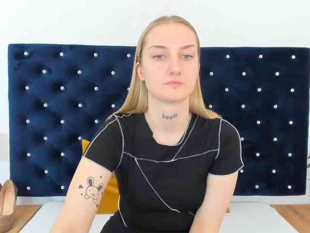 AlexaKisses webcam