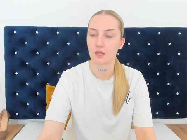 AlexaKisses