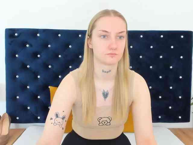 AlexaKisses webcam