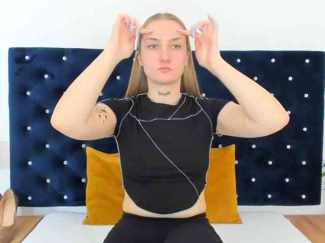 AlexaKisses webcam