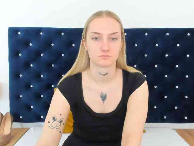 AlexaKisses webcam