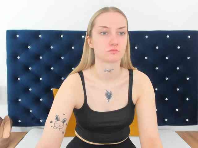 AlexaKisses webcam