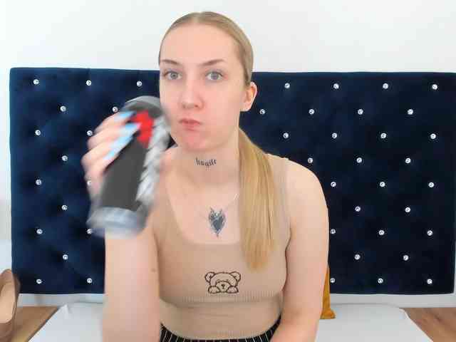 AlexaKisses webcam