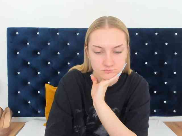 AlexaKisses webcam