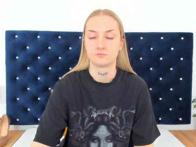 AlexaKisses webcam
