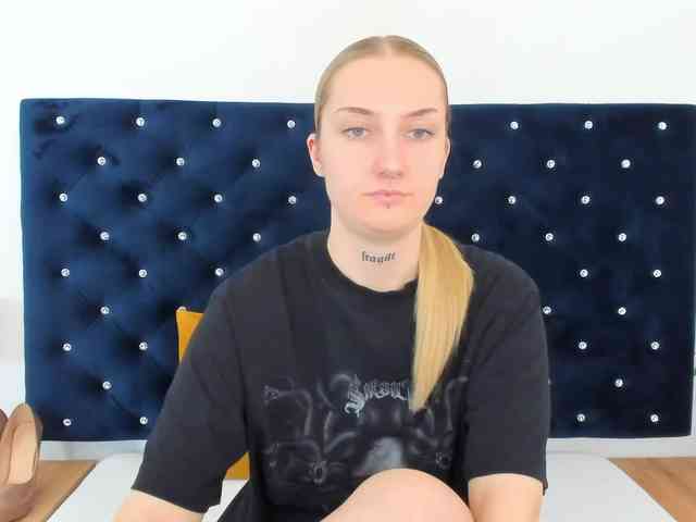 AlexaKisses webcam
