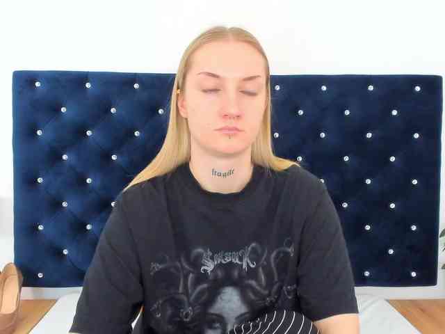AlexaKisses webcam