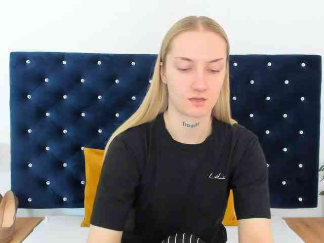 AlexaKisses webcam