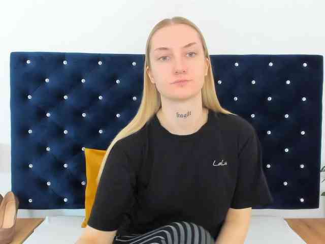 AlexaKisses webcam