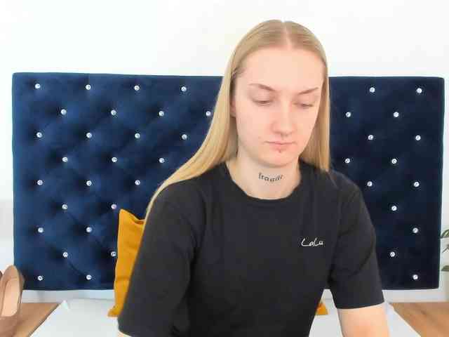AlexaKisses