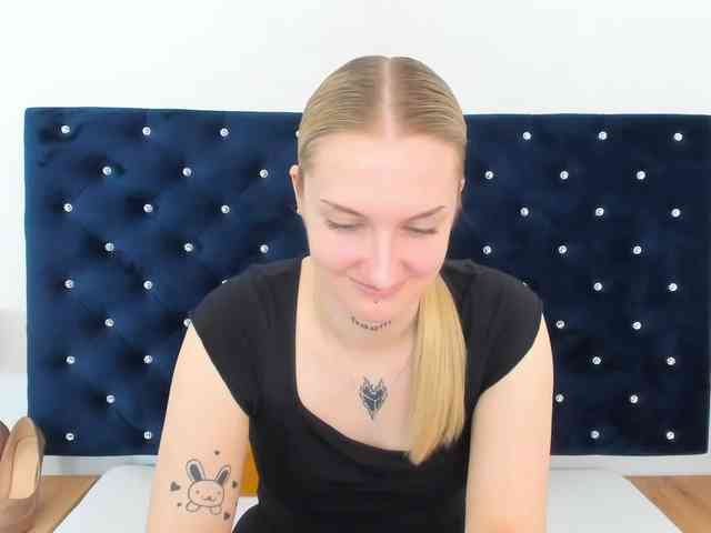 AlexaKisses webcam
