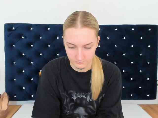 AlexaKisses webcam