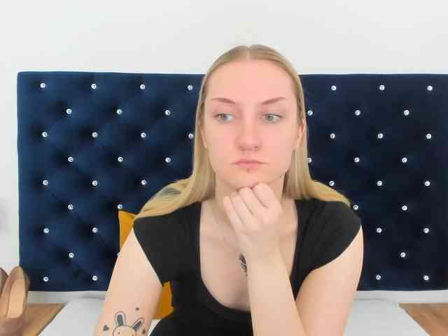 AlexaKisses webcam