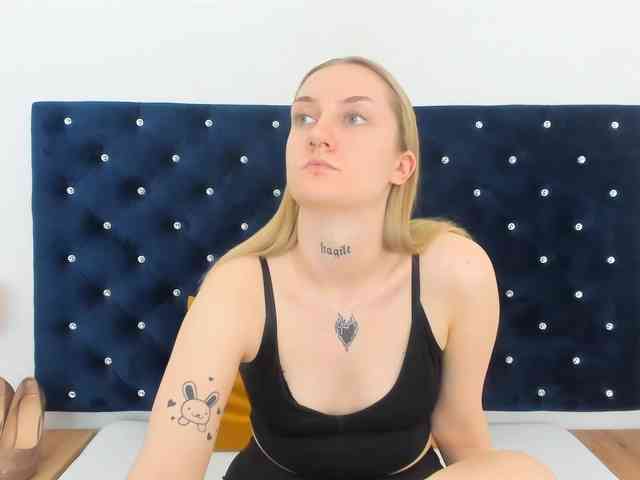 AlexaKisses webcam