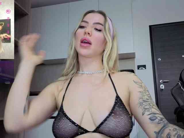 Megan-Ros webcam