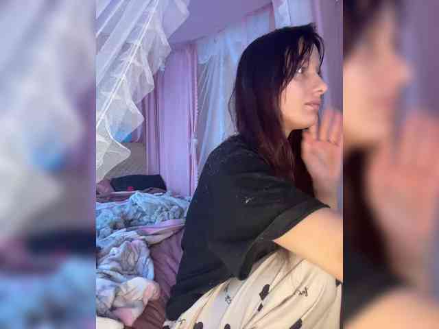 ALYONA_GIRL webcam