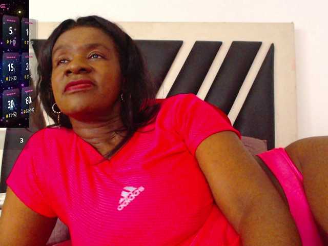 ebony-susy's BongaCams show and profile