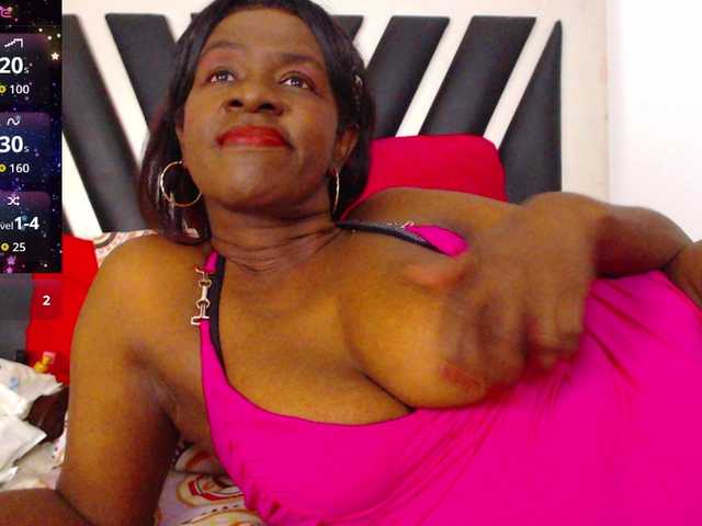 ebony-susy's BongaCams show and profile