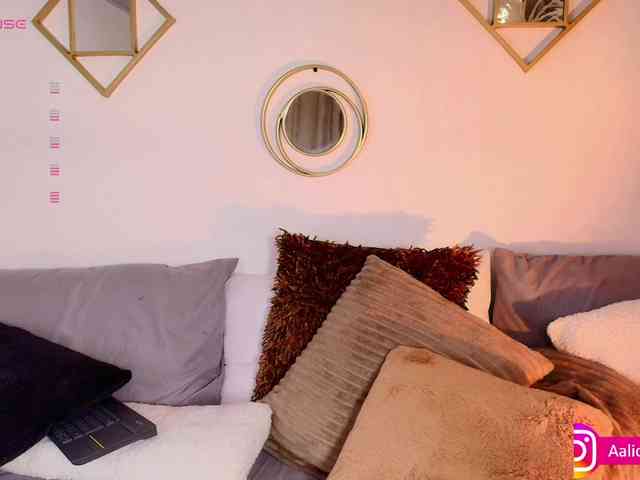Aliceowenn Live Webcam on BongaCams Aliceowenn Live Webcam on BongaCams