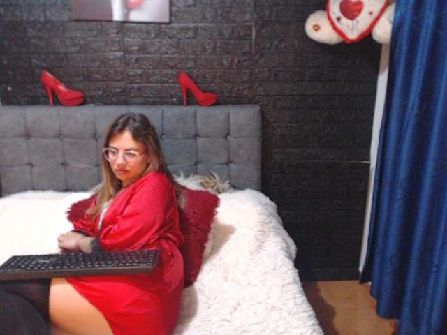 Almamyers webcam bongacams model stream image