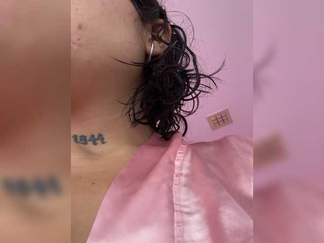 ArielMoore's BongaCams show and profile