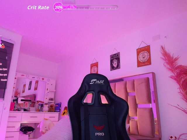  ArielMoore chat room