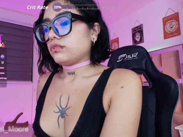 ArielMoore webcam