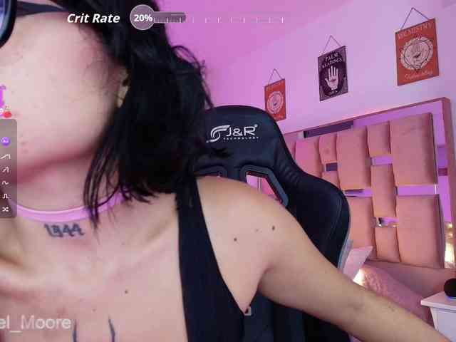 ArielMoore webcam