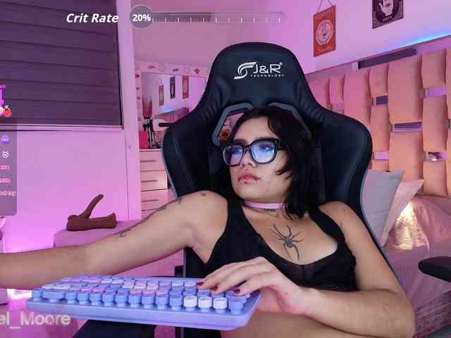 ArielMoore webcam