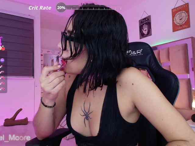 ArielMoore webcam