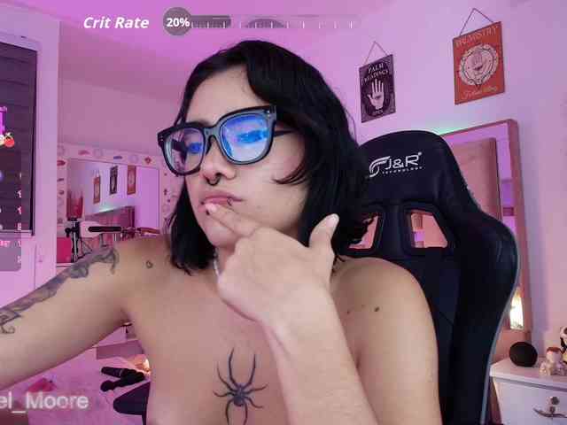 ArielMoore webcam