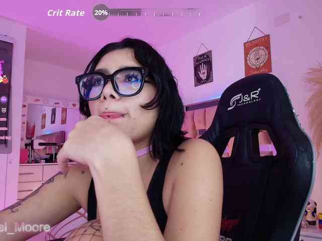 ArielMoore webcam