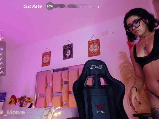 ArielMoore webcam