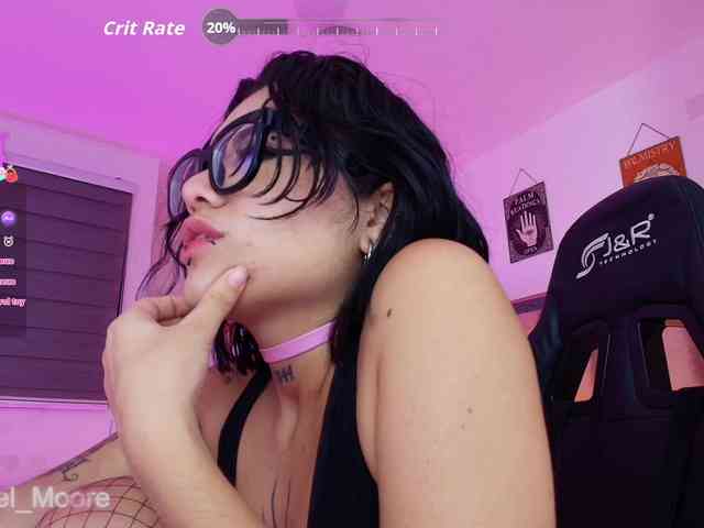 ArielMoore webcam