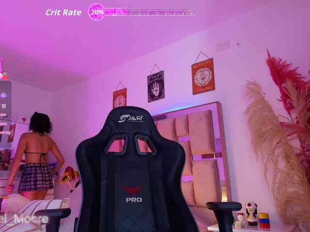 ArielMoore webcam