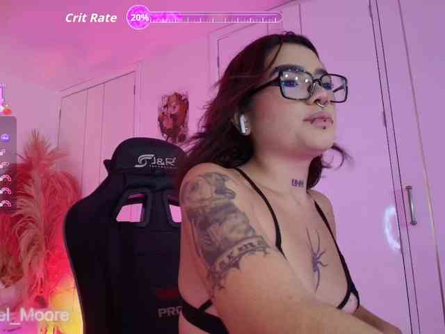 ArielMoore webcam