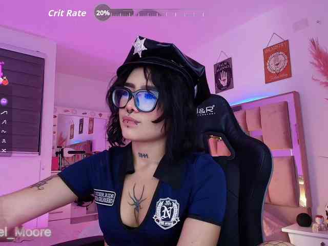 ArielMoore webcam