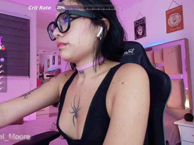 ArielMoore webcam